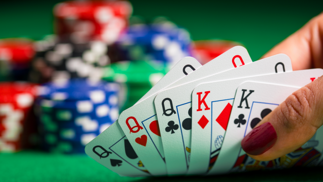 Online poker bluffing the right way 
